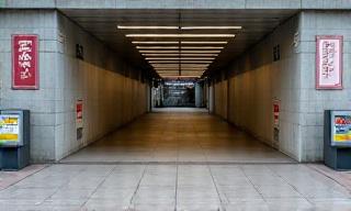 本郷三丁目駅の出口付近